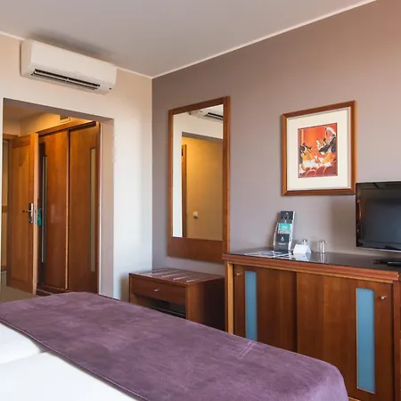 Hotel Gale Opera 4*