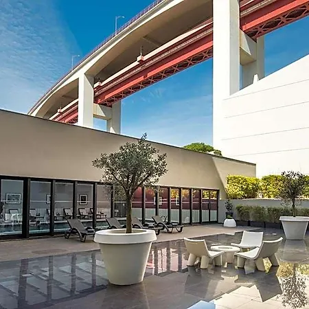 Gale Opera Hotel
