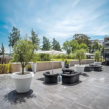 Gale Opera Hotel