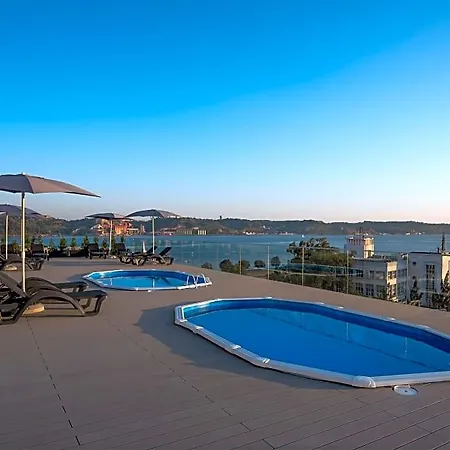 Gale Opera Hotel