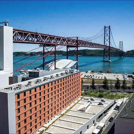 Gale Opera Hotel